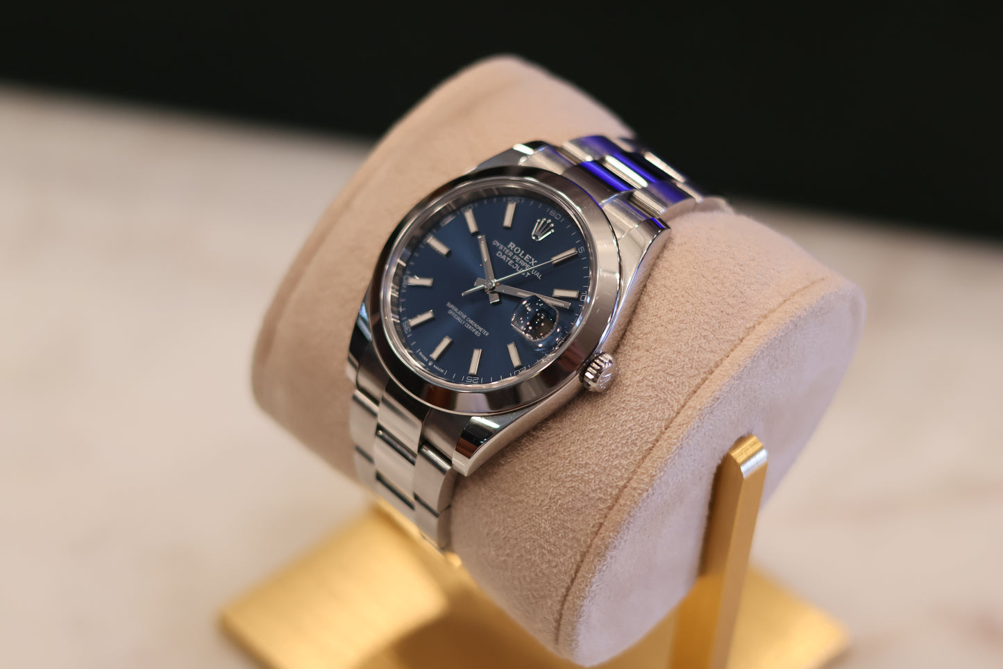 Rolex Datejust 41 Oyster Bracelet Smooth Bezel 126300 Blue Index