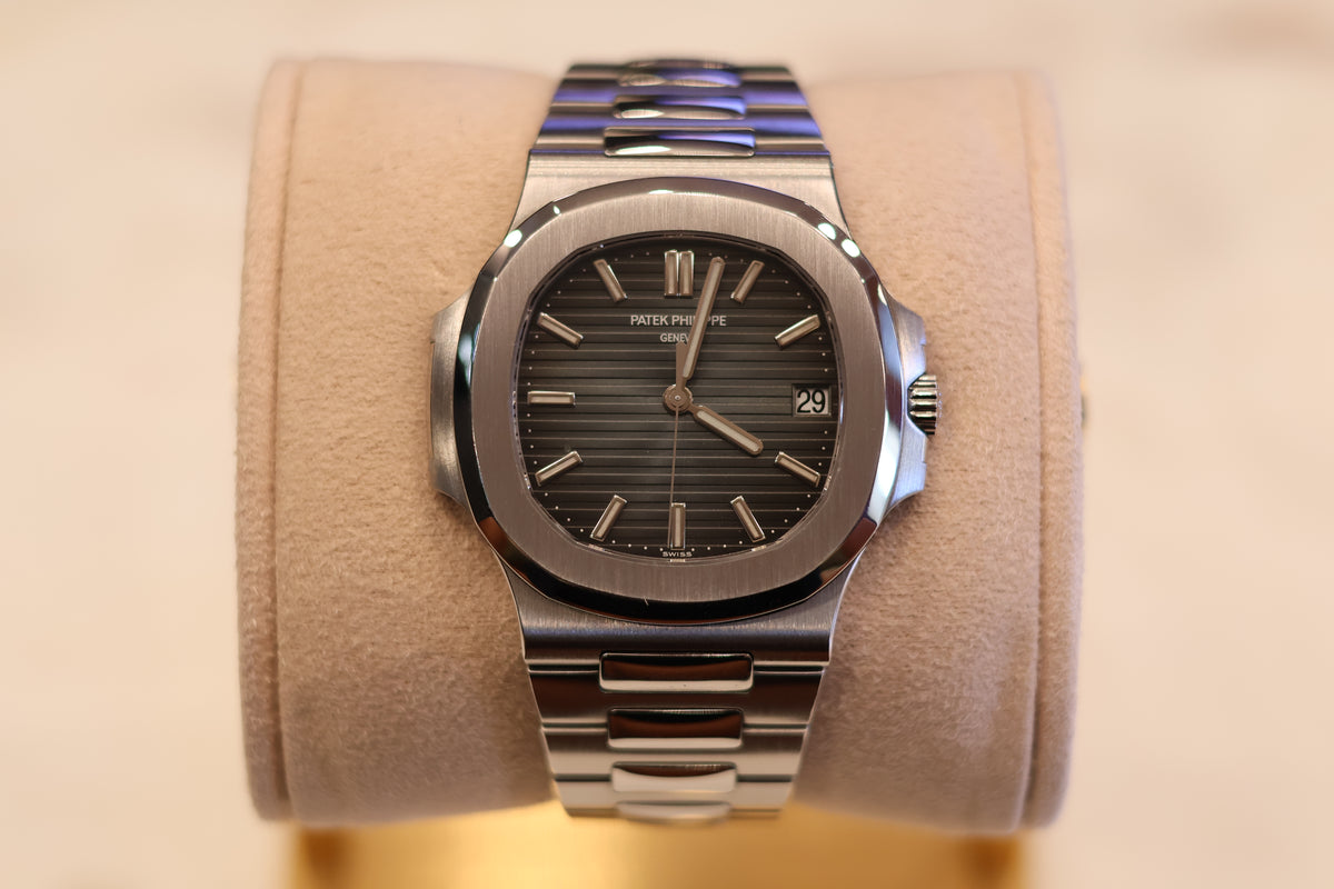 Patek Philippe Nautilus 5711/1A Blue Dial 2016 Full Set